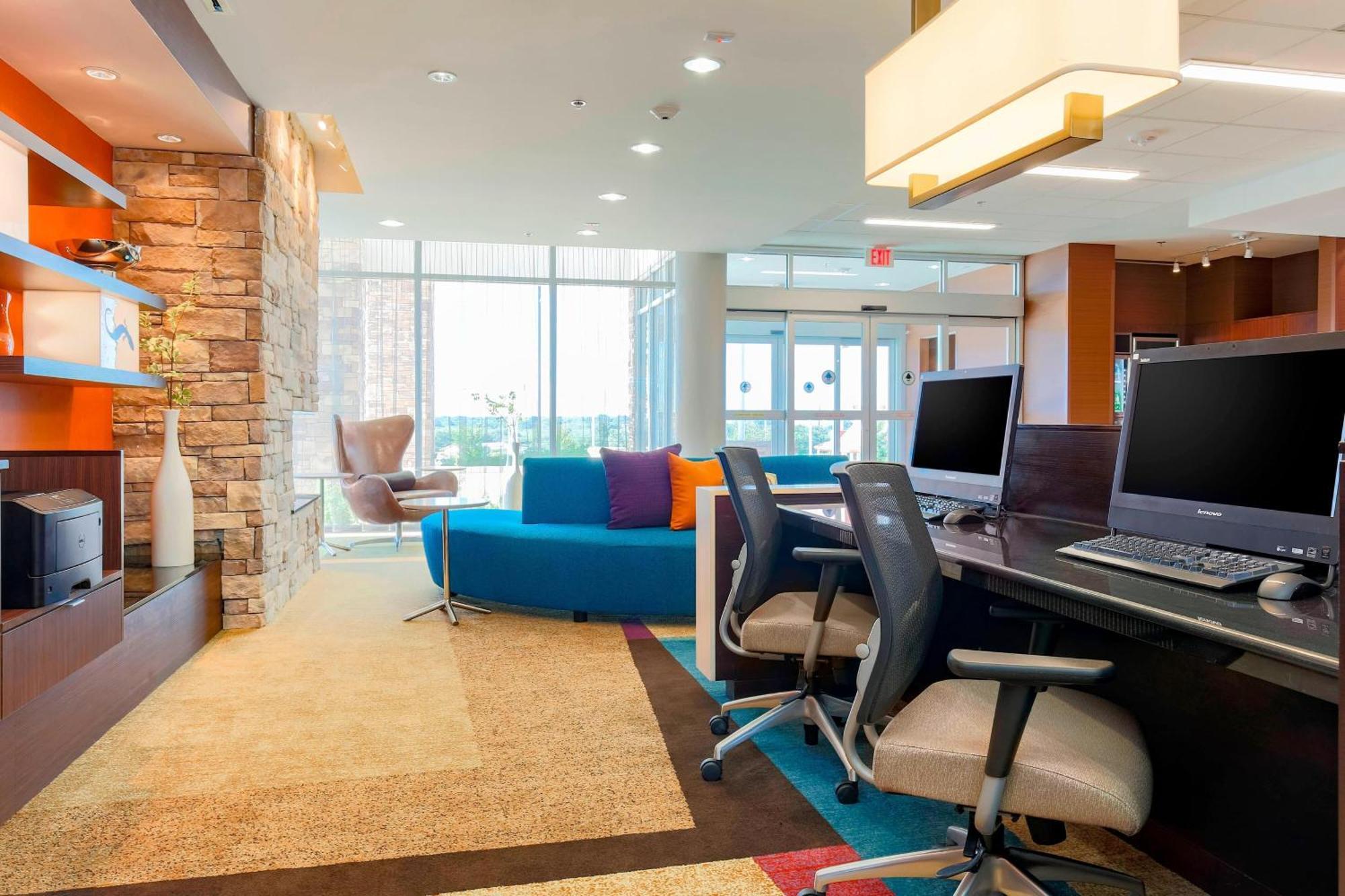 Fairfield Inn & Suites By Marriott Pleasanton Bagian luar foto
