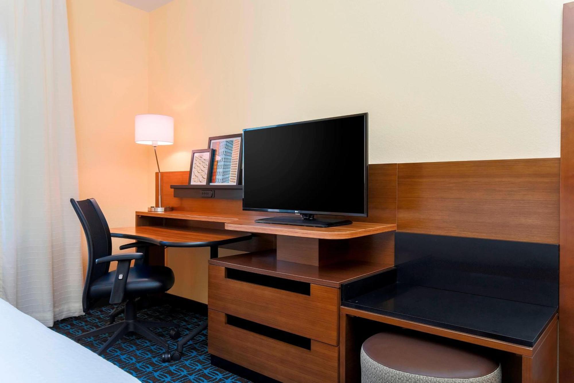 Fairfield Inn & Suites By Marriott Pleasanton Bagian luar foto