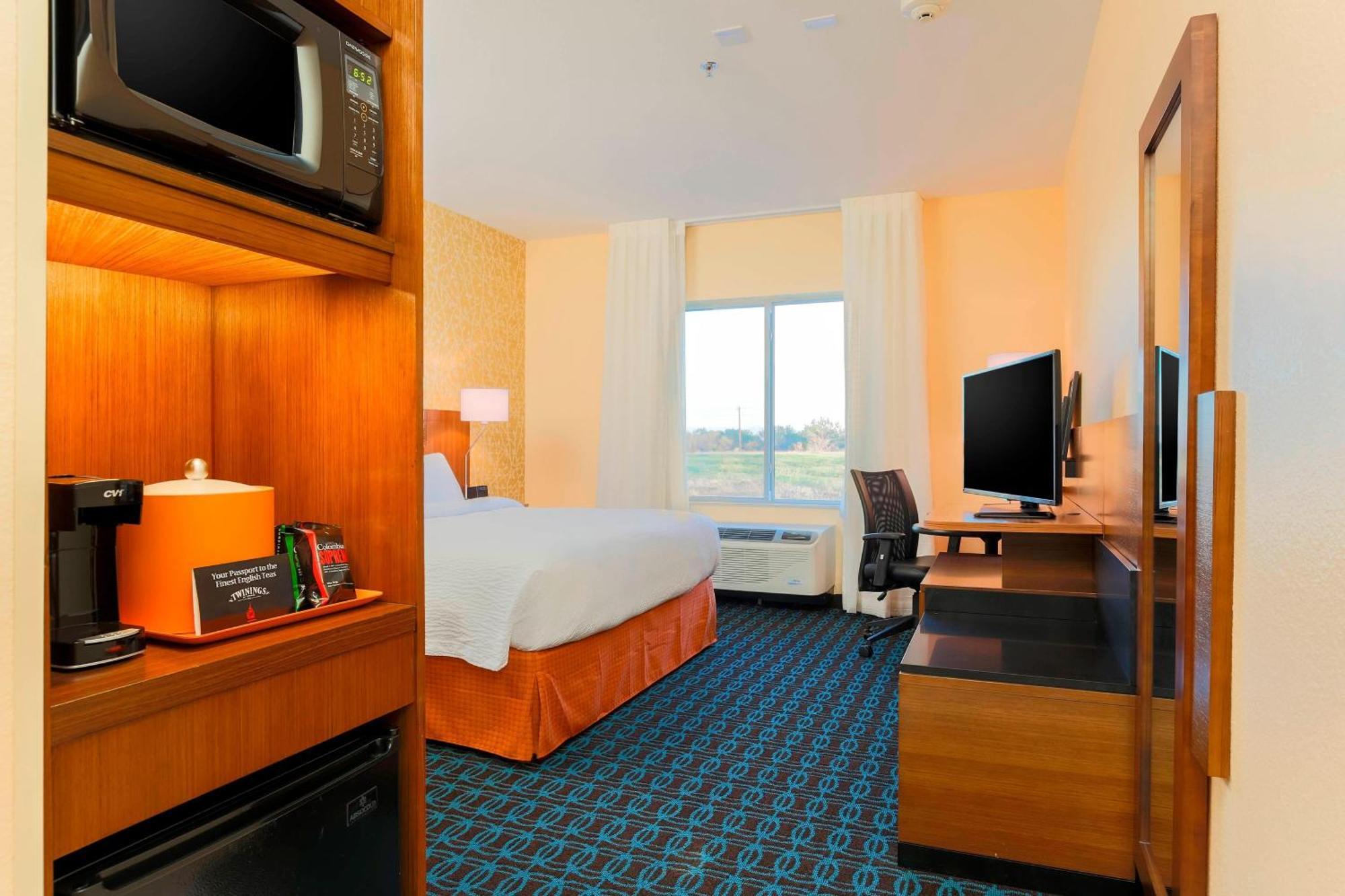 Fairfield Inn & Suites By Marriott Pleasanton Bagian luar foto