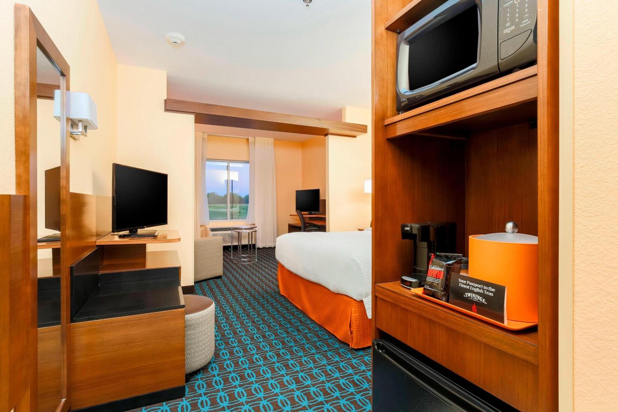 Fairfield Inn & Suites By Marriott Pleasanton Bagian luar foto