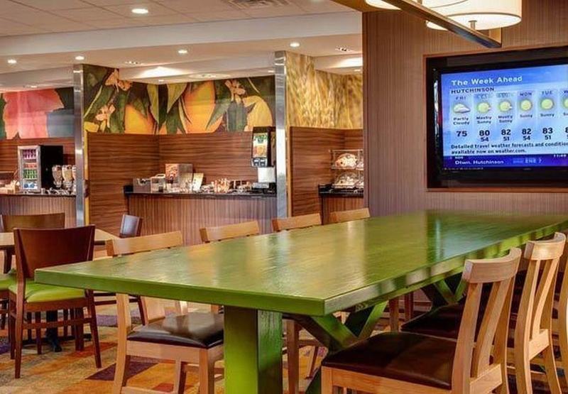 Fairfield Inn & Suites By Marriott Pleasanton Bagian luar foto